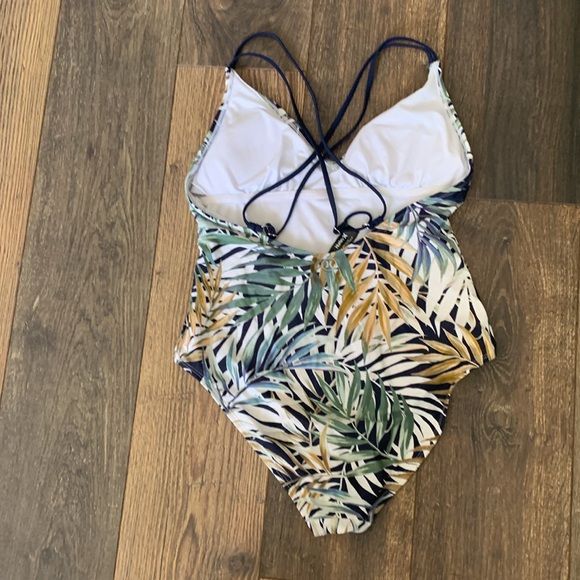 Hurley one piece bathing suit size XL - Picture 3 of 5